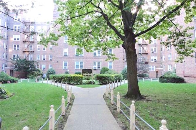 Foto principal - 3540 75th St