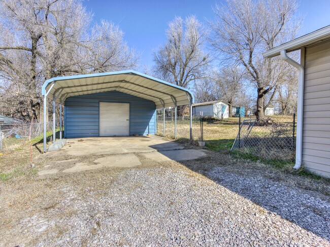 Building Photo - 9829 SE 44th St
