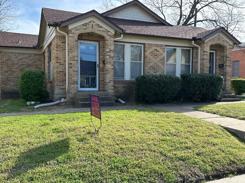 Primary Photo - 1414 E Leon St