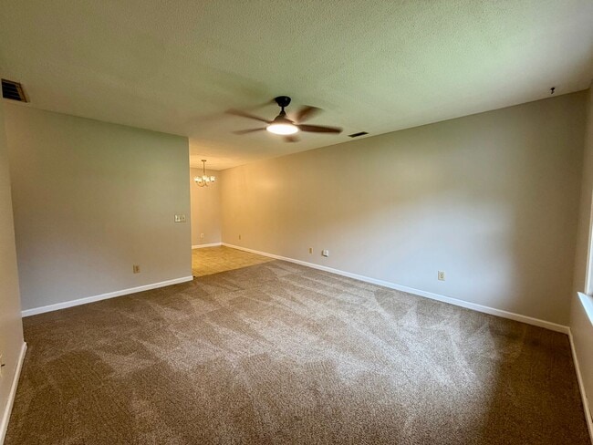Building Photo - Duplex Close to Shaw AFB!