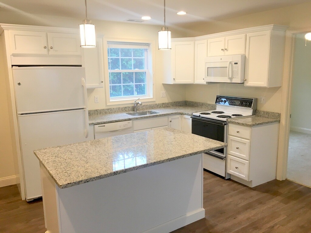 60 Bay Spring Ave, Barrington, RI 02806 Condo for Rent in Barrington