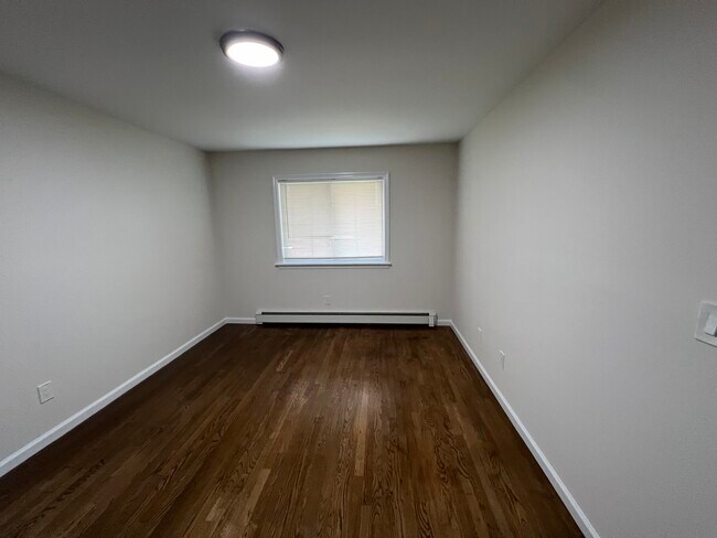 Foto del edificio - 18 Waldron Ave