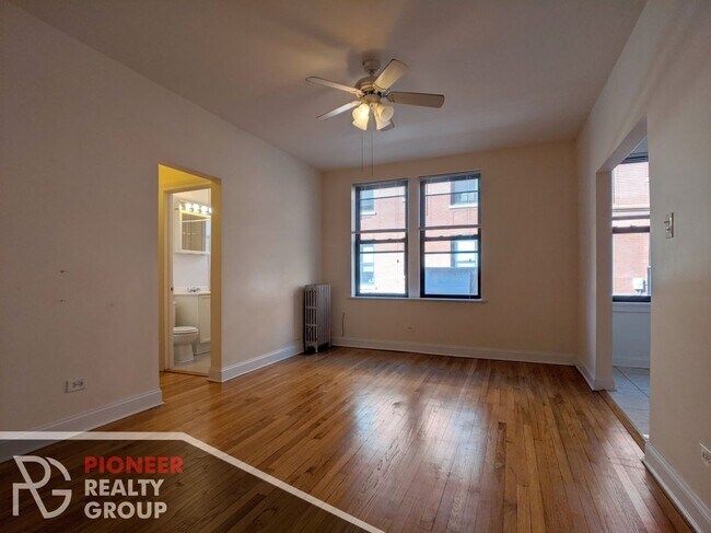 Foto del edificio - 2715 N Milwaukee Ave