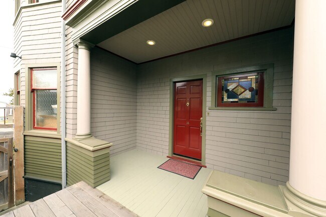 Foto del edificio - Spacious Updated Victorian Apartment, some...