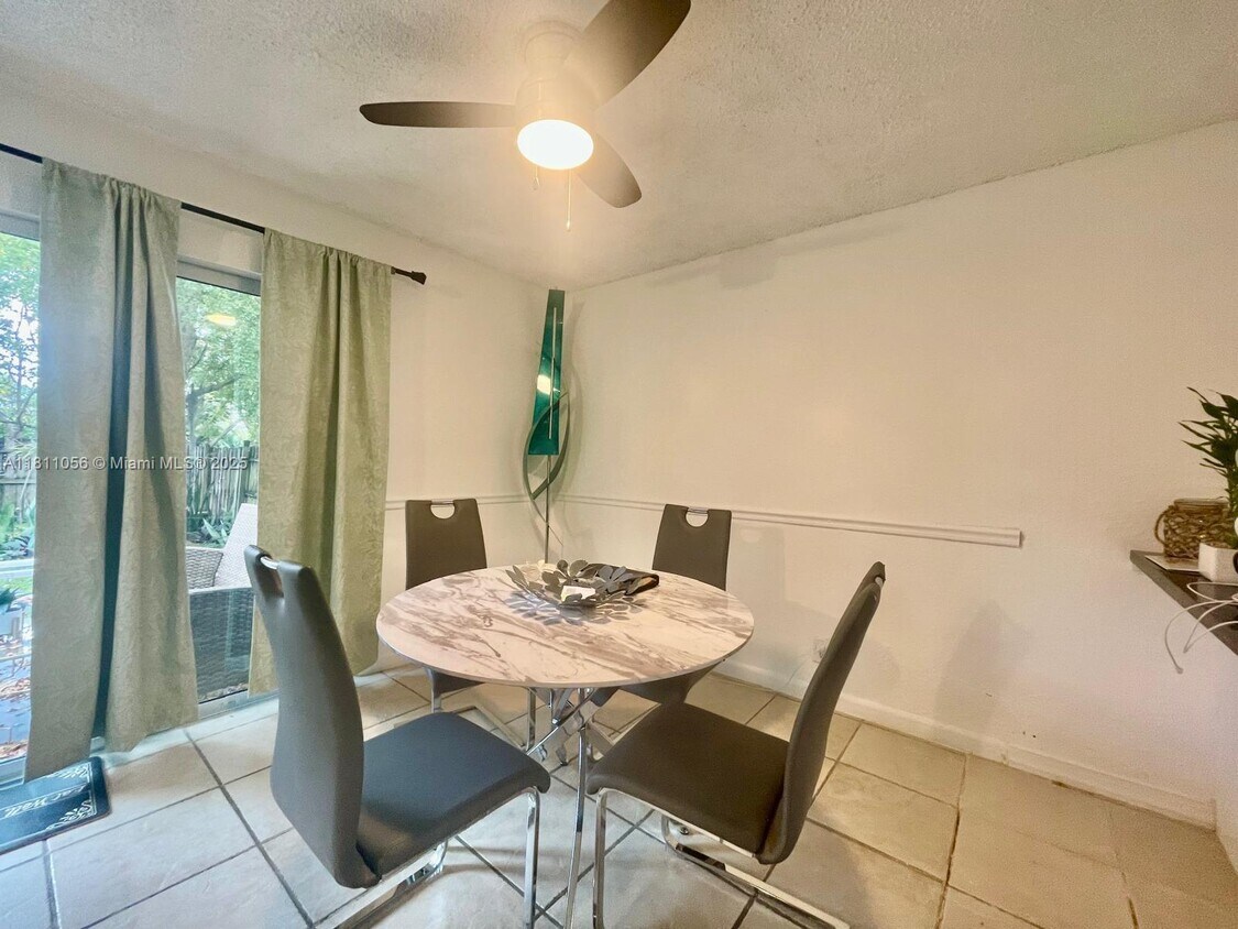 Foto principal - 332 Sunshine Dr