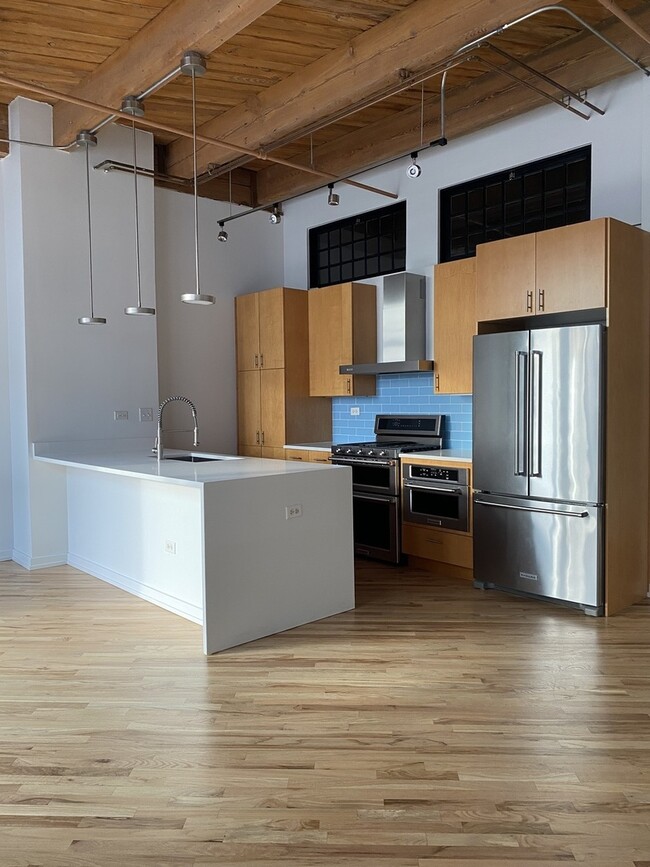 Foto del edificio - 1040 W Adams St
