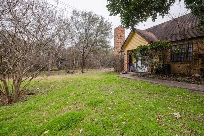 Building Photo - 1601 Faro Dr