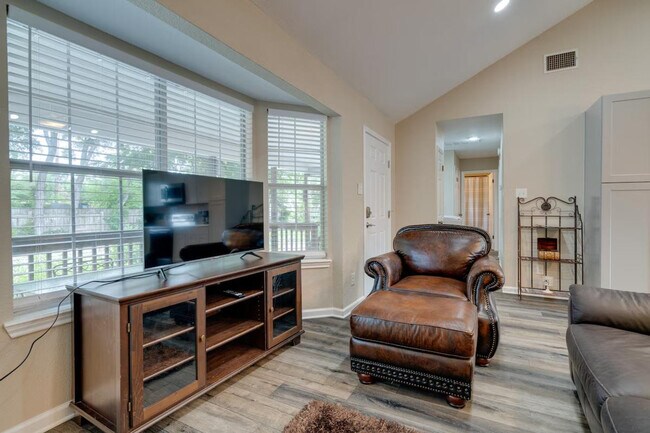 Foto del edificio - 2609 Wheless Ln