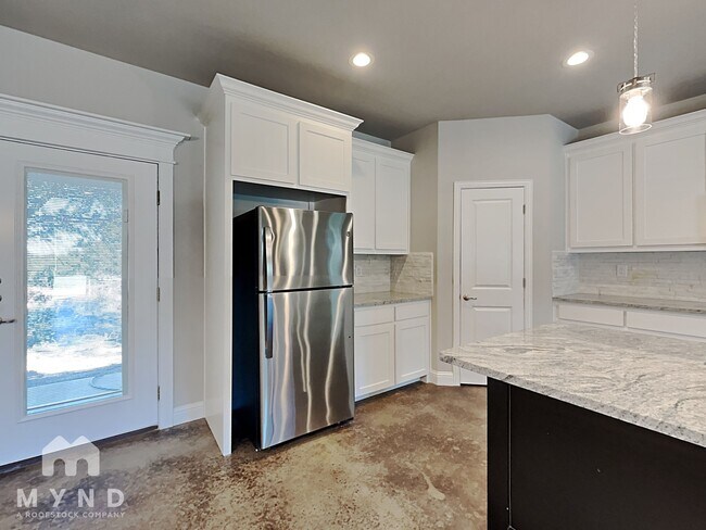 Building Photo - 5711 Barkridge Dr
