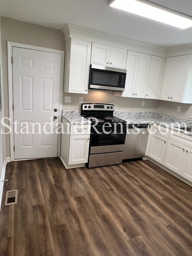 Foto del edificio - 1786 Lynn Ln