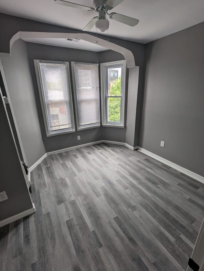 Building Photo - New Rehab 2br/1ba w/ W&D, Backyard and par...
