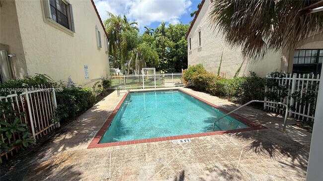Building Photo - 2830 Coral Springs Dr