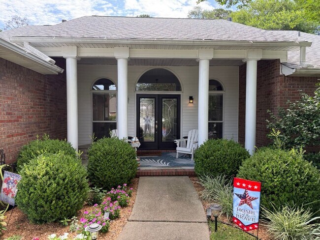 Building Photo - Stunning Bluewater Bay Home in Parkwood Estates!