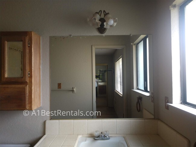 Building Photo - 1100 Chardonnay Way