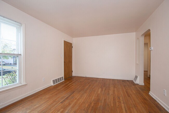 Foto del edificio - 3 BED 1 BATH SINGLE FAMILY HOME IN CLEVELA...