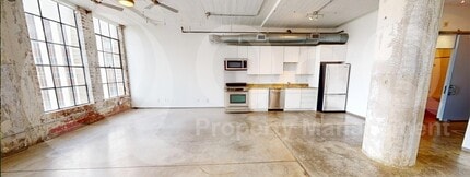 Building Photo - 1122 Jackson St