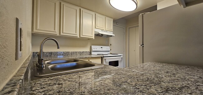 T2 Kitchen - University Square Apartments