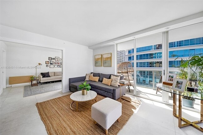 Building Photo - 1155 Brickell Bay Dr