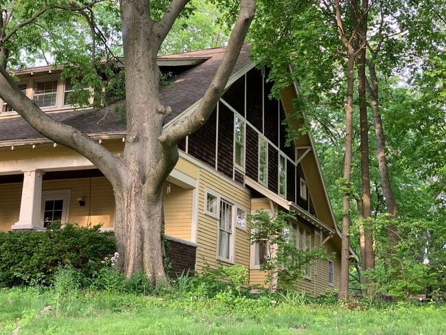 Building Photo - 708 Vine St