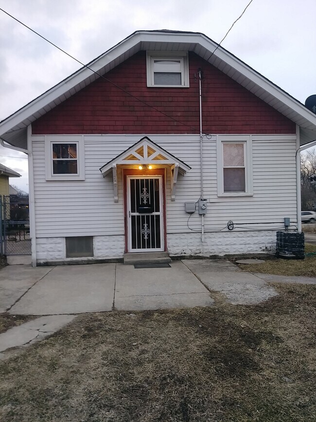 Building Photo - 2744 Burr Oak Ave