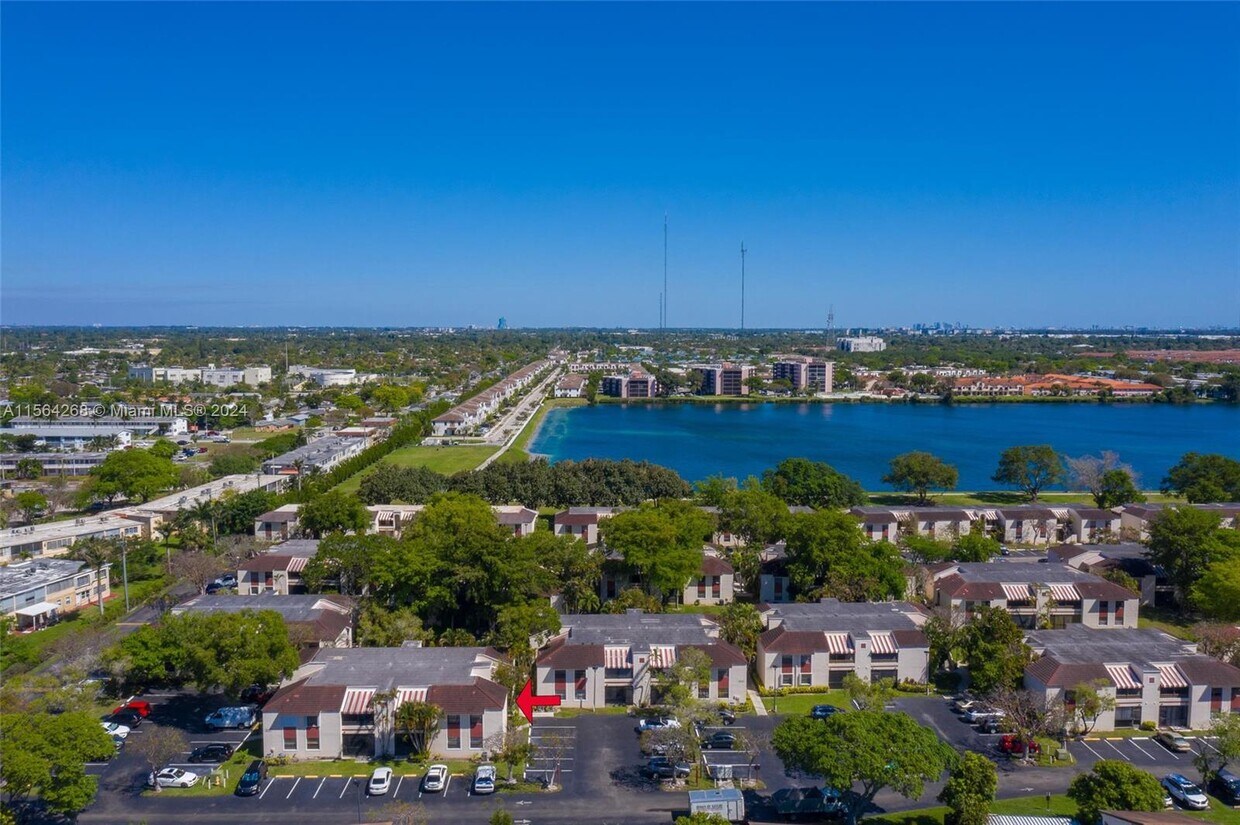 Foto principal - 20160 NE 3rd Ct