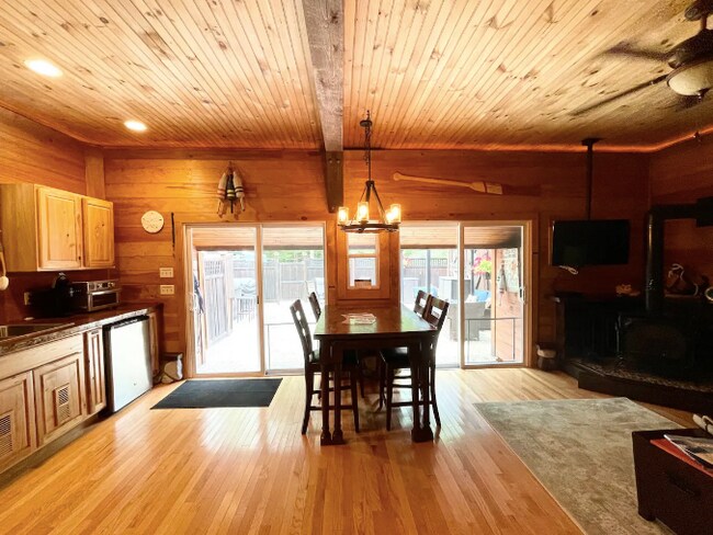 Hardwood throughout - 595 Emerys Bridge Rd