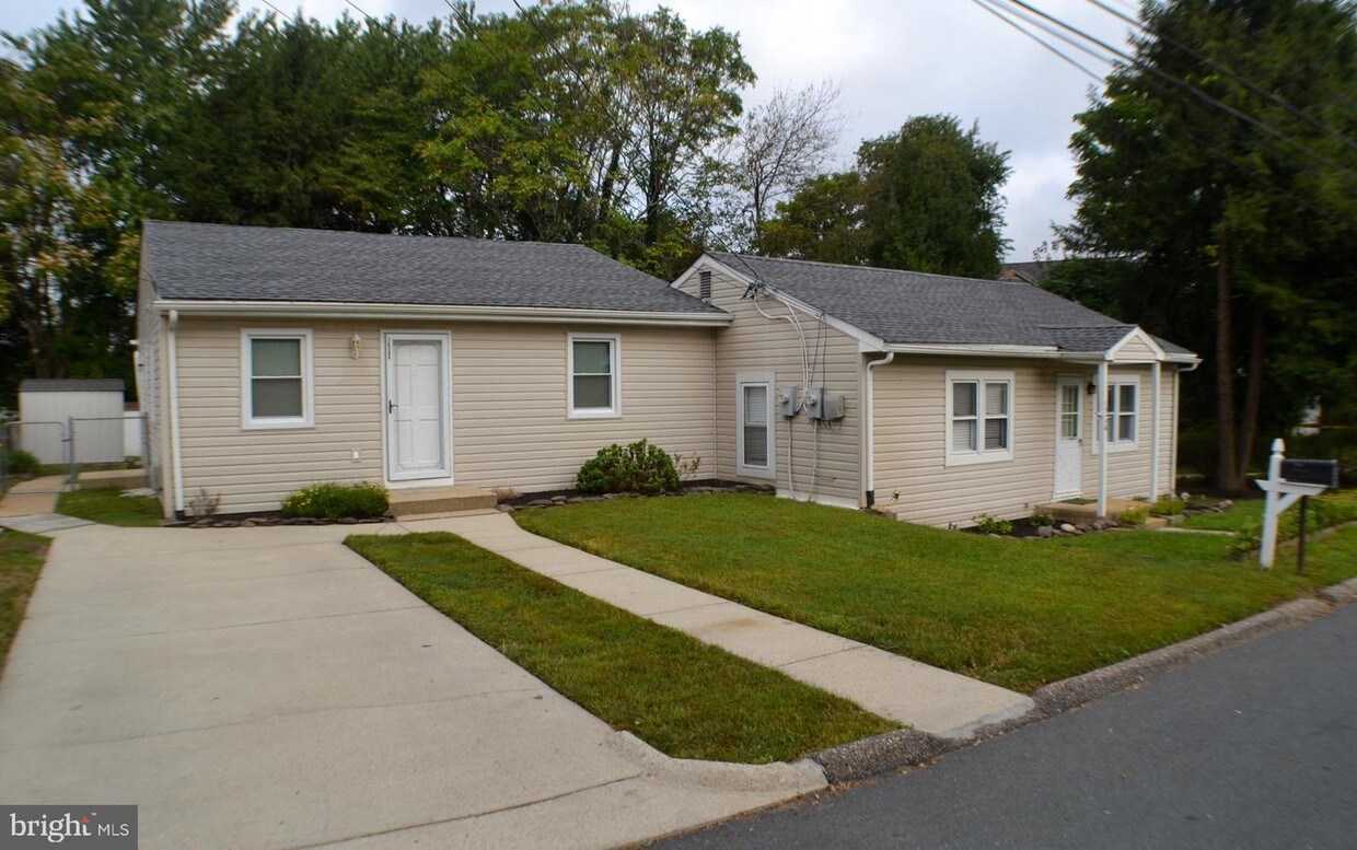 Primary Photo - 7628 Beach Dr