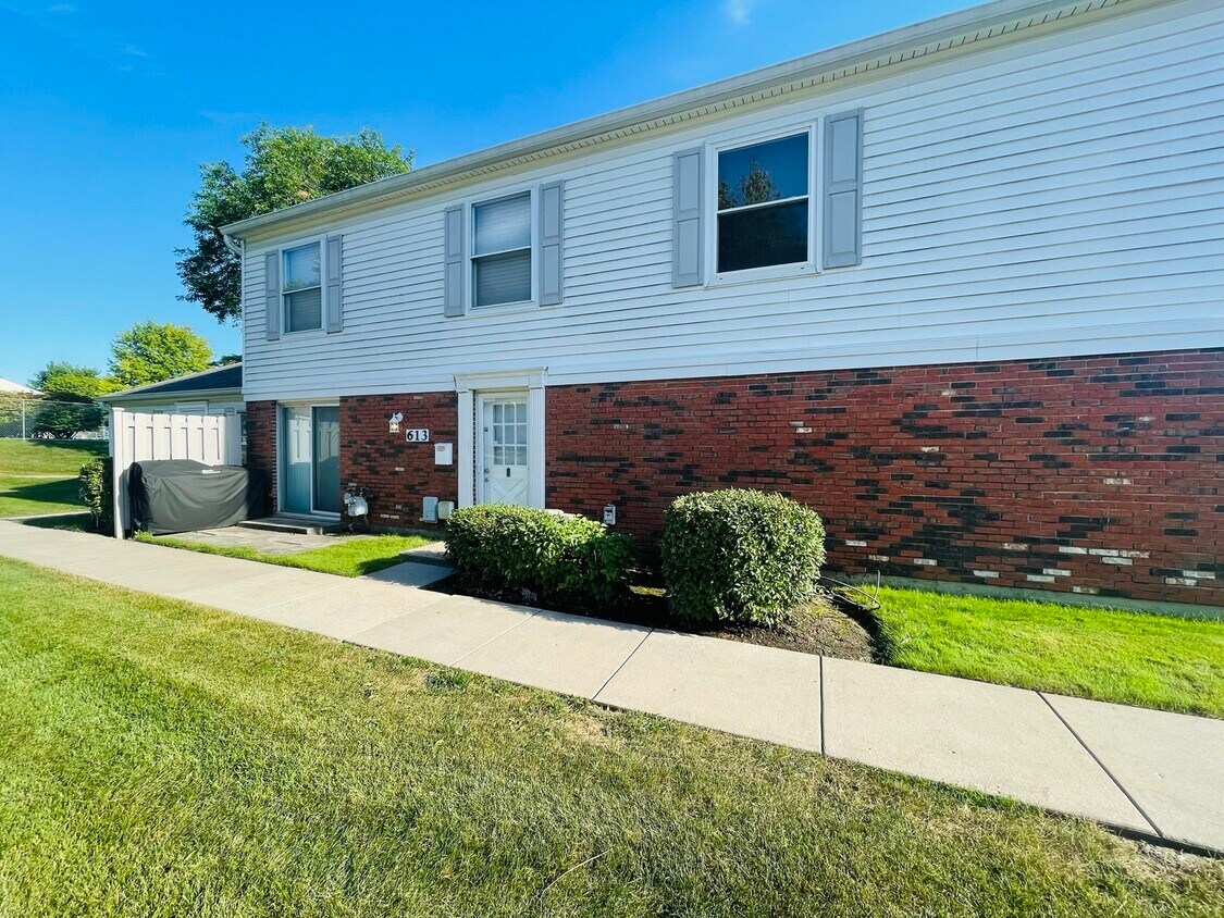 Primary Photo - 613 Academy Ct
