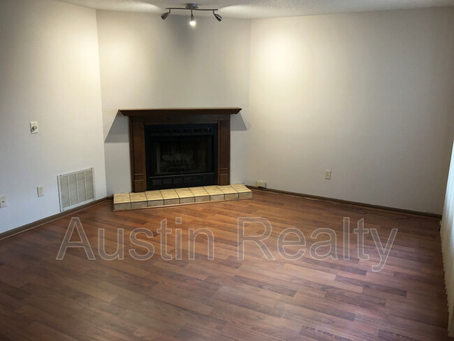 Building Photo - 271 Carmel Woods Dr