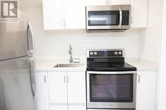 Building Photo - 481 Bessborough Dr