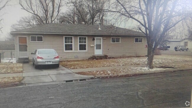Building Photo - 1719 Hickory St