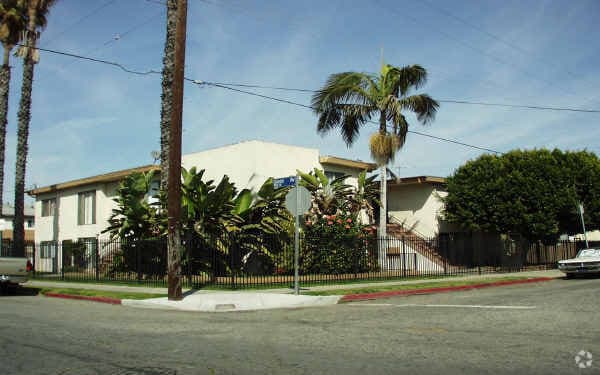 Primary Photo - 924 Island Ave