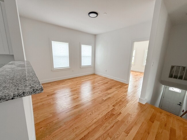 Building Photo - 232 Lynnfield St