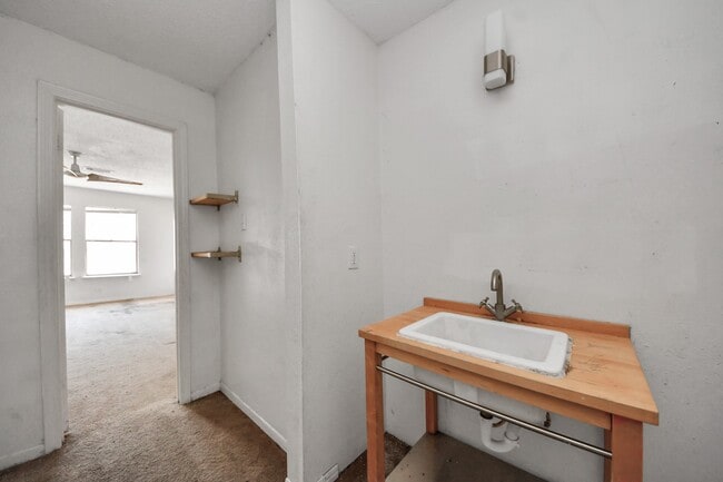 Building Photo - 5747 Easthampton Dr