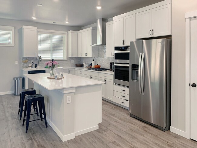 Quartz Countertops - 25227 176th Ave SE