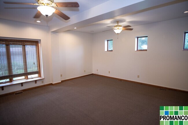Foto del edificio - Charming Brick 2-Story Home
