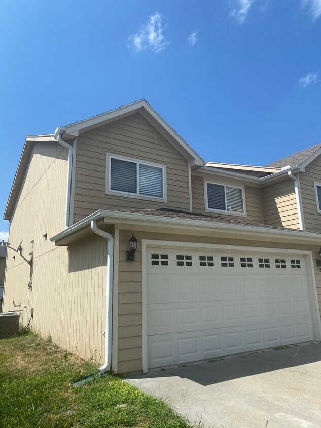 Primary Photo - Close to Fort Riley, 3 Bedroom Home