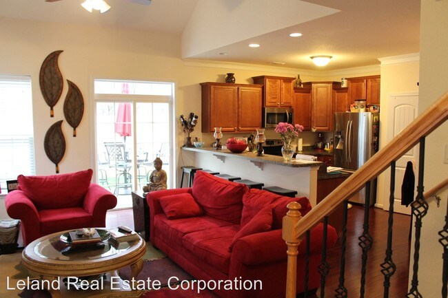 Building Photo - 449 Green Meadow Dr