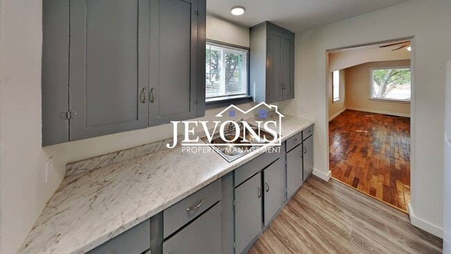 Building Photo - Step into your new residence, a charming s...