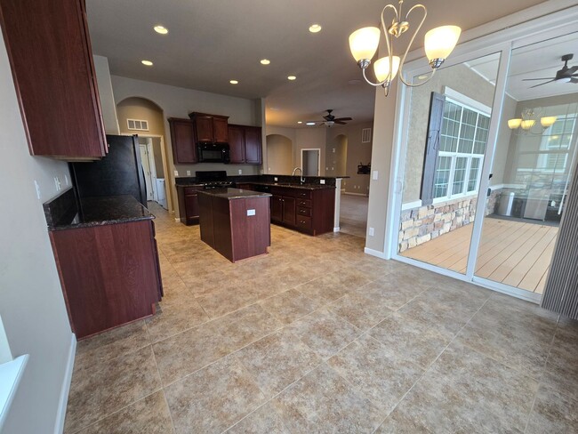 Foto del edificio - Highly Desirable Anthem Ranch 55+ community.