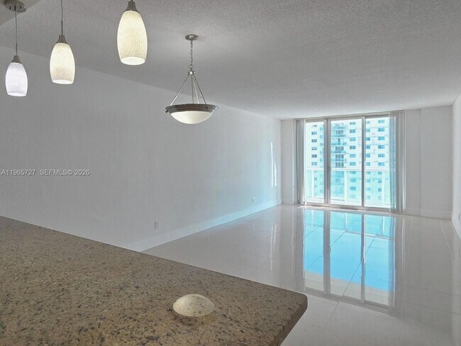 Foto del edificio - 19380 Collins Ave