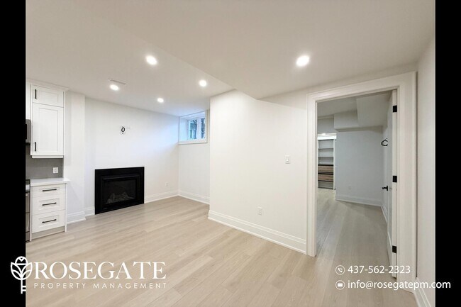 Photo du bâtiment - Bright 1-Bedroom Basement Unit in Pickerin...
