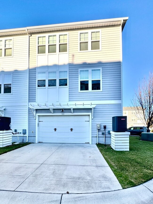 Experience Modern Coastal Living! - Experience Modern Coastal Living! Townhome