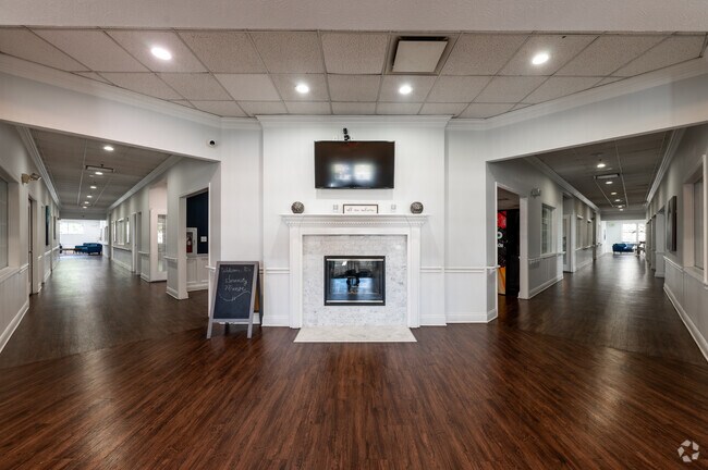 Vestíbulo - Serenity Manor 55+ Independent Active Living