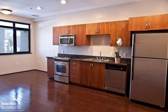 Building Photo - Modern Unfurnished Studio in the Heart of San Diego!