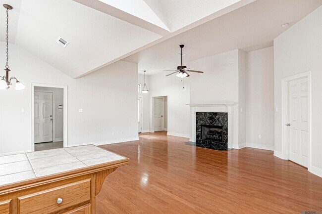 Foto del edificio - 37024 Rivergate Ave