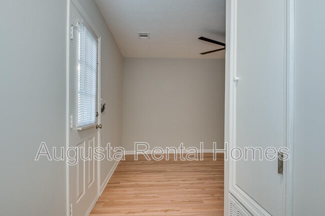 Foto del edificio - 328B Old Plantation Road