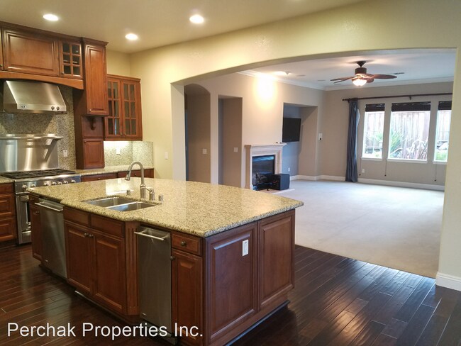 Foto del edificio - 5 br, 4.5 bath House - 2542 Montreux St.