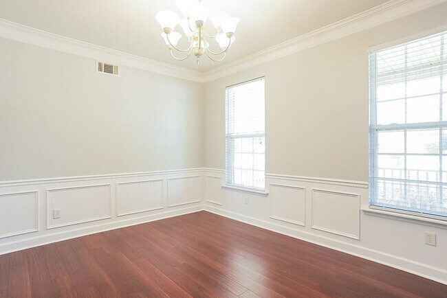 Foto del edificio - 611 Cornerstone Pl