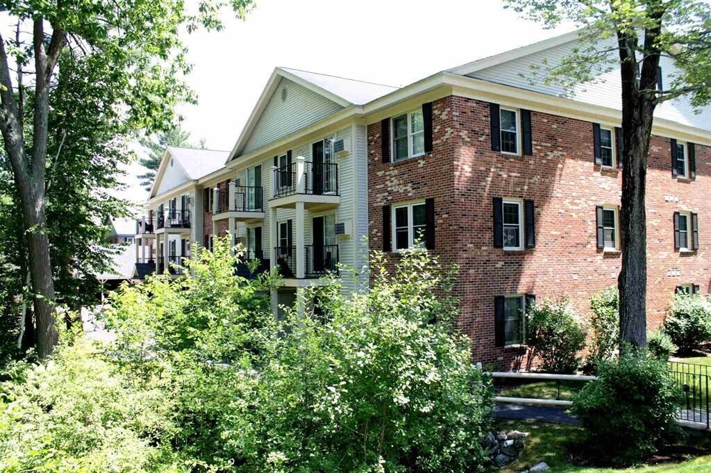 Primary Photo - 10 Northbrook Dr